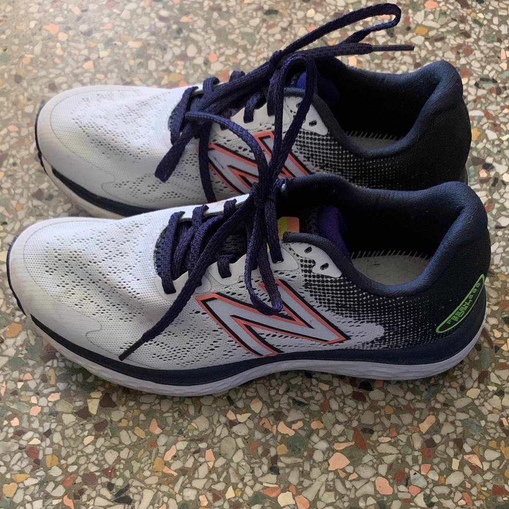 New Balance 680 v7 Women's Lightweight Cushioning Running Shoes